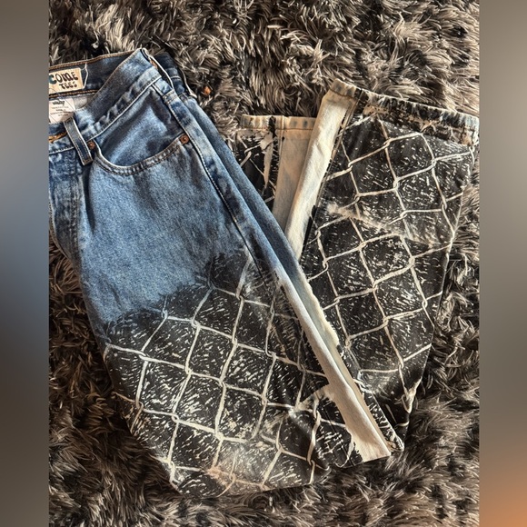 Levi’s Vintage 2004 Women’s Custom Bleached Painted 501’s Size 28​ - Picture 8 of 14